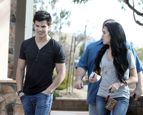 taylor lautner sara hicks. TAYLOR LAUTNER coming out of